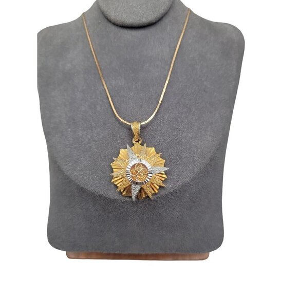 White & Gold Plated Starburst Pendant Necklace 18" Herringbone Chain - Picture 2 of 16